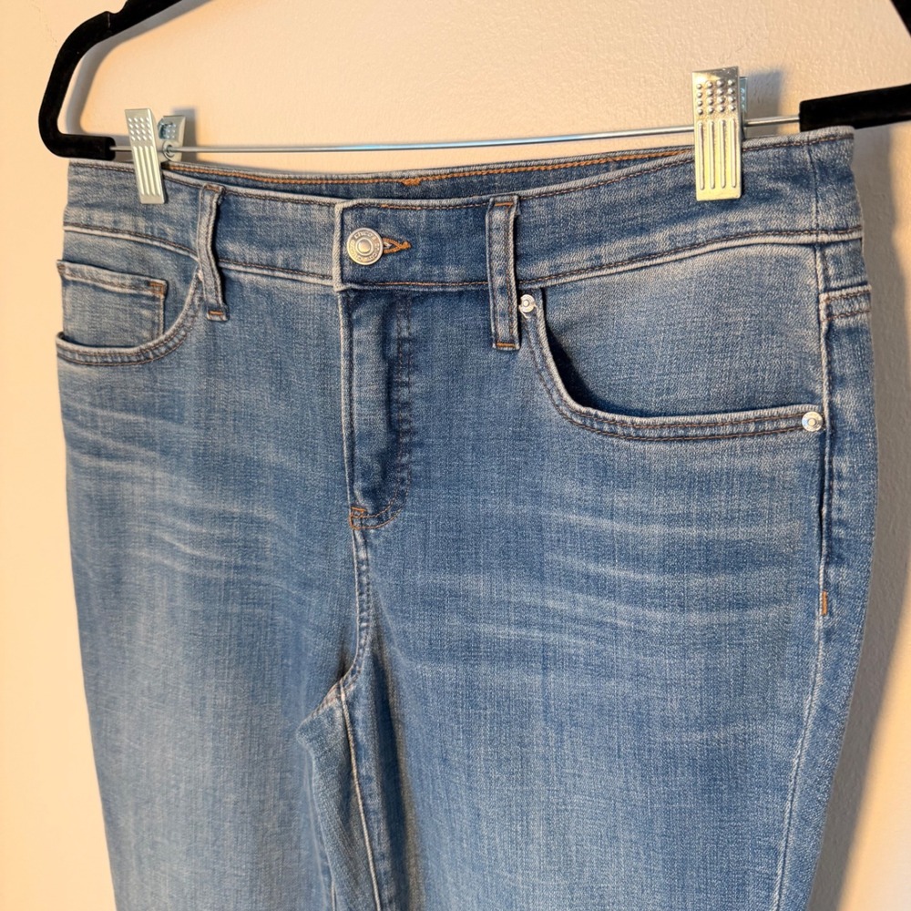 Chicos So Slimming Girlfriend Flare Jeans (0.5P/6P) Clean Denim Staple Piece - Picture 5 of 15